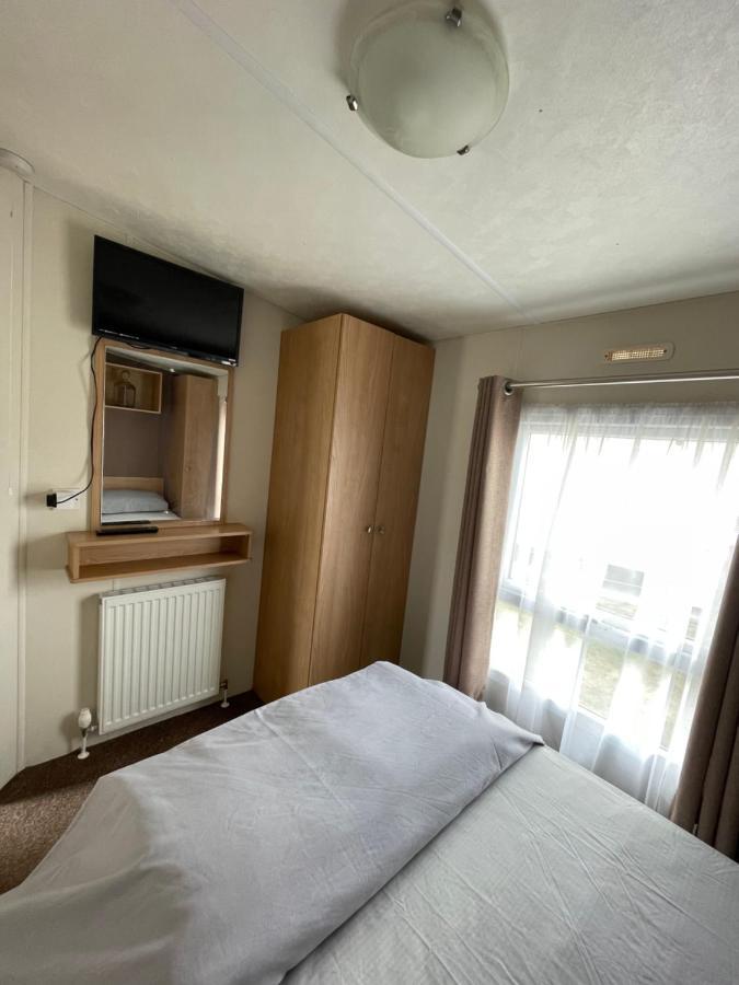 Impeccable 4-Bed Caravan In Clacton-On-Sea Exterior photo